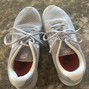 Women’s Nike size 7 gray and white tennis shoes